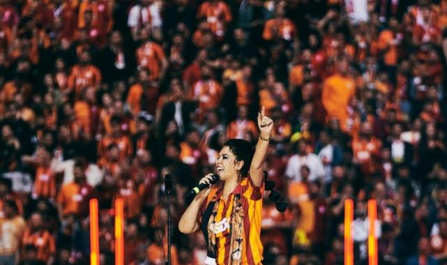 Şarkıcı Zara, Galatasaray, Süper lig ve Süper Kupa şampiyonluk kutlamasında sahne aldı
