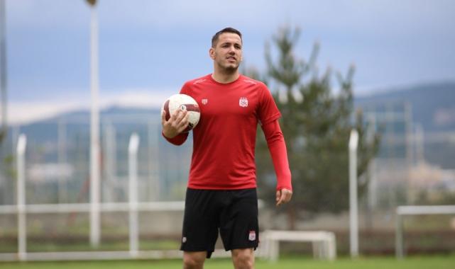 Sivasspor, Rey Manaj için en az 15 milyon euro bekliyor