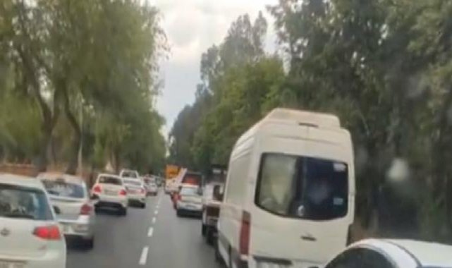 Adana'da örnek davranış: Sürücüler ambulansa yol açtı