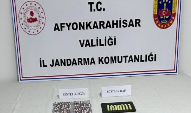 Afyonkarahisar'da uyuşturucu tacirlerine baskın: Aile boyu satıcı çıktılar