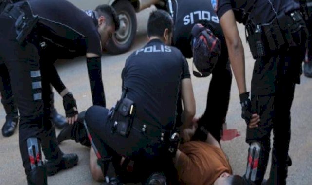 Antalya'da polis ekiplerine bıçakla saldıran şahıs etkisiz hale getirildi