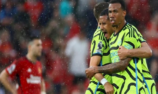 Arsenal, Manchester United'ı tek golle devirdi