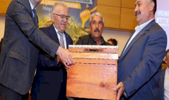 Başkan Büyükkılıç’tan arıcılığa son 3 yılda 7 milyon TL’lik destek