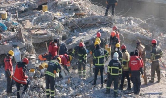 Diyarbakır'da depremde yıkılan Hisami Apartmanı davasında sanıklar hakim karşısına çıktı