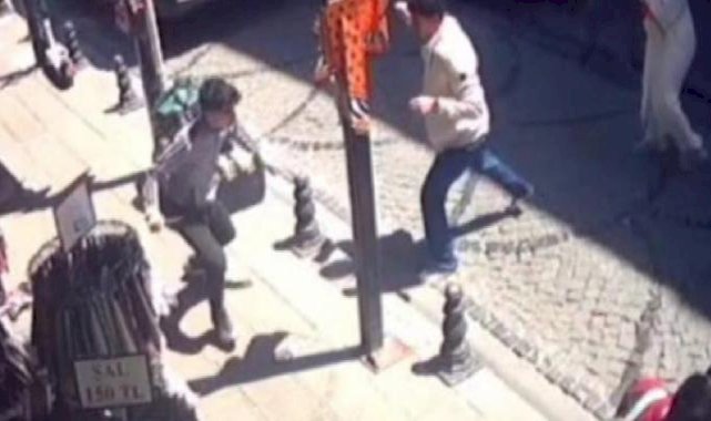 Fatih’te kendisinden alışveriş yapmayan turisti bıçakladı