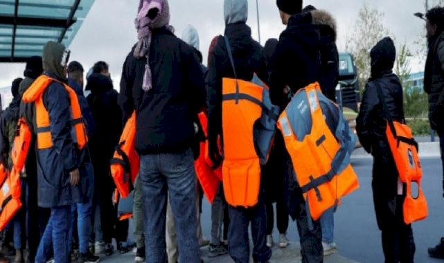 Göçmenler, İngiltere'den Ruanda'ya sınır dışı edilmemek için İrlanda'ya kaçıyor