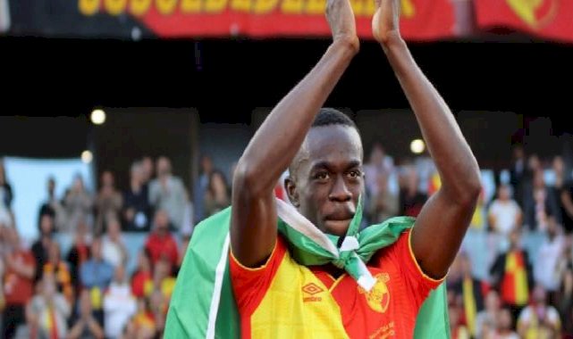 Göztepe, Anthony Dennis'in sözleşmesini yeniledi