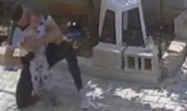 Hatay'da boğazına bozuk para kaçan küçük çocuğu amcası kurtardı