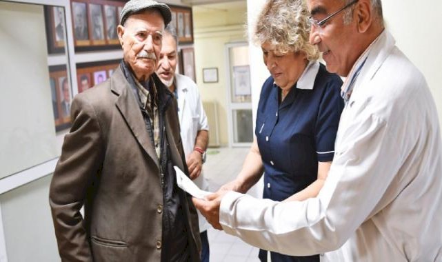 İzmir'de duyma problemi yaşayan hastanın tedavi işlemleri sürüyor