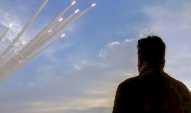 Kuzey Kore lideri Kim, çok namlulu roketatar tatbikatında