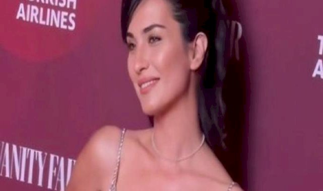 Tuba Büyüküstün Cannes 'a gitti! Tarzı şaşırttı