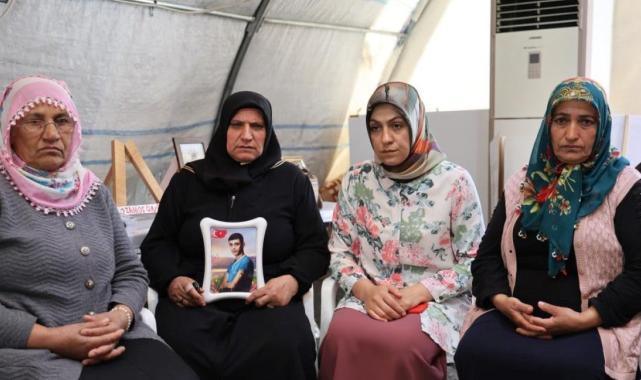 Terörün elinde olan evlatlarından ayrı Anneler Günü’nü geçiriyorlar