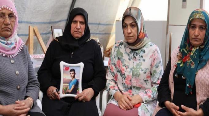 Terörün elinde olan evlatlarından ayrı Anneler Günü’nü geçiriyorlar