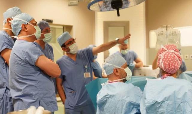 Türk üroloji hekimlerinden yabancı doktorlara eğitim