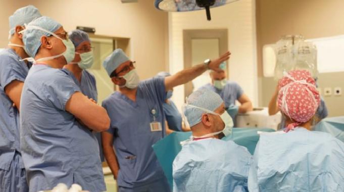 Türk üroloji hekimlerinden yabancı doktorlara eğitim