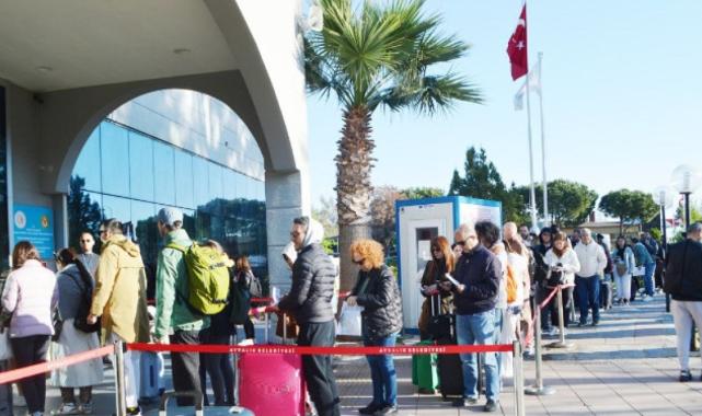 Yunan adalarına gitmek için kapı vizeyi bekleme süresi 7 saate çıkabiliyor