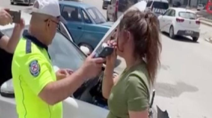 Aksaray&#039;da alkollü sürücü kaza yaptı: Gazetecilere saldırdı