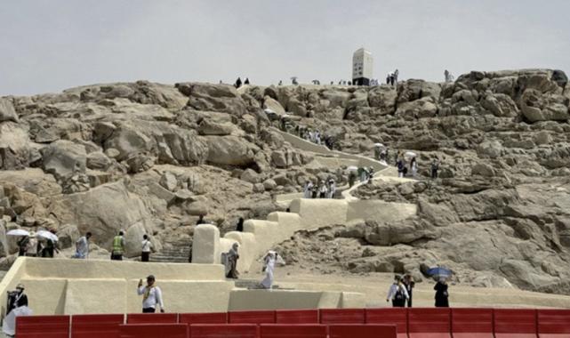 Arafat'ta 'büyük buluşma': Vakfe duası yapılacak