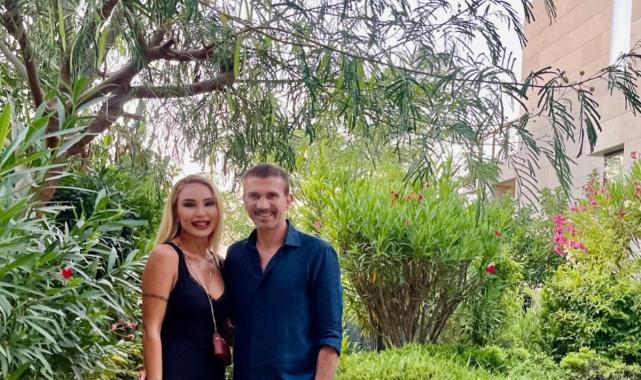 Artık Londra'da yaşıyor! Eski kaleci Rüştü Reçber, tatil için ailesiyle Türkiye'ye geldi