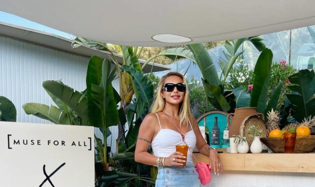 Artık Londra'da yaşıyor! Eski kaleci Rüştü Reçber, tatil için ailesiyle Türkiye'ye geldi