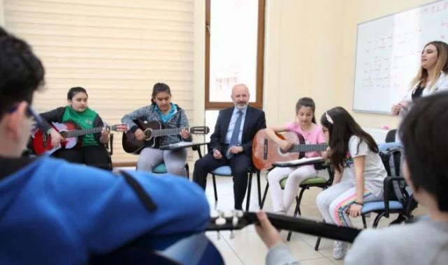 Başkan Çolakbayrakdar: “Gençler için ne yapsak azdır”