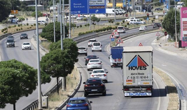 Bayram tatili dolayısıyla yollarda trafik yoğunluğu yaşanıyor