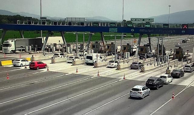 Bayram trafiği kara yolları Akıllı Ulaşım Sistemleri Merkezi'nden anlık takip ediliyor