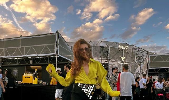 Burcu Özberk, Barselona sokaklarında dans etti