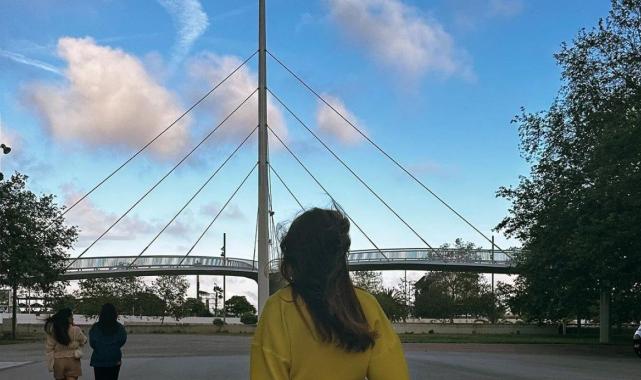 Burcu Özberk, Barselona sokaklarında dans etti