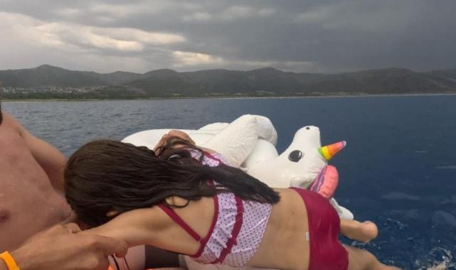 Burdur'da Salda Gölü'nün ortasında mahsur kalan küçük kızı böyle kurtardı