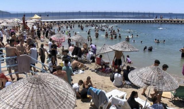 Caddebostan Plajı'nda bayram yoğunluğu