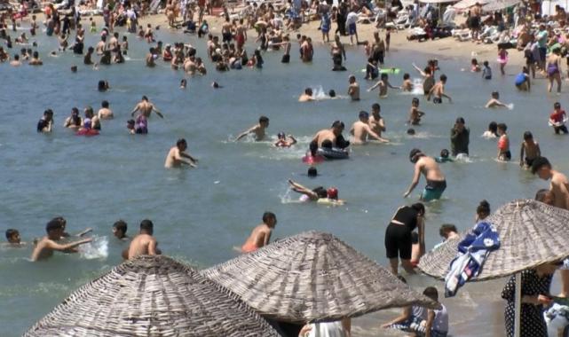 Caddebostan Plajı'nda bayram yoğunluğu