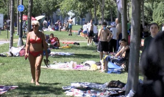 Caddebostan Plajı'nda bayram yoğunluğu