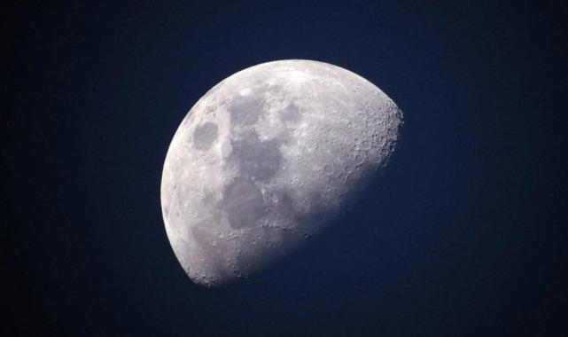 Çin, Ay'ın karanlık yüzeyinden örnek toplayan ilk ülke oldu