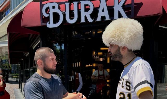 CZN Burak, yeni mekanında Khabib Nurmagomedov'u ağırladı