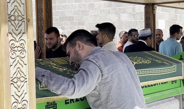 Erzurum'da oyun oynarken otomobilin altında kaldı