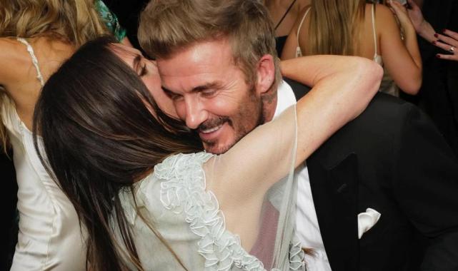 Eski manken David Beckham İspanyol mankenle yatakta basıldı iddiası olay oldu