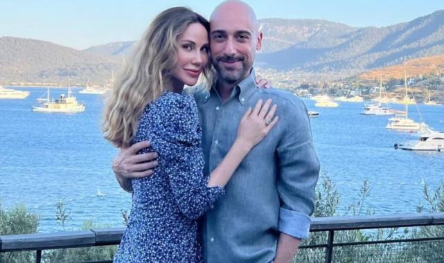 Eski manken Demet Şener üçüncü kez evleniyor! Sevgilisi Tolga Arman'dan evlilik teklifi aldı