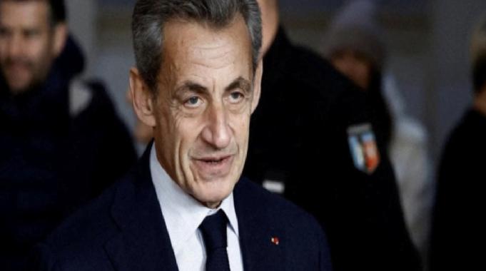 Fransa'nın eski cumhurbaşkanı Sarkozy, Macron'un erken seçim kararını eleştirdi