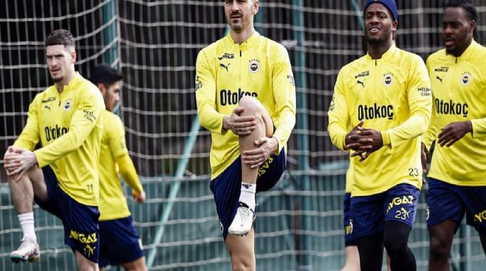 Giovanni van Bronckhorst, Fenerbahçe'den eski öğrencisini istedi