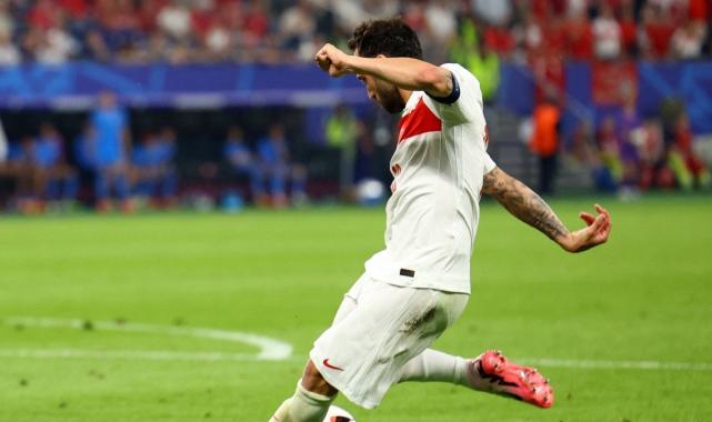 Hakan Çalhanoğlu'ndan müthiş gol! Çekya kalecisi çaresiz kaldı