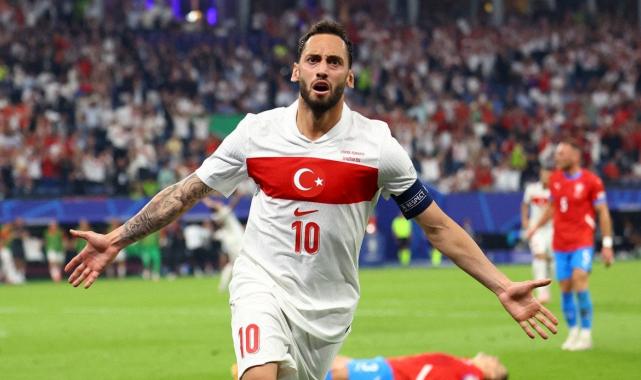 Hakan Çalhanoğlu'ndan müthiş gol! Çekya kalecisi çaresiz kaldı
