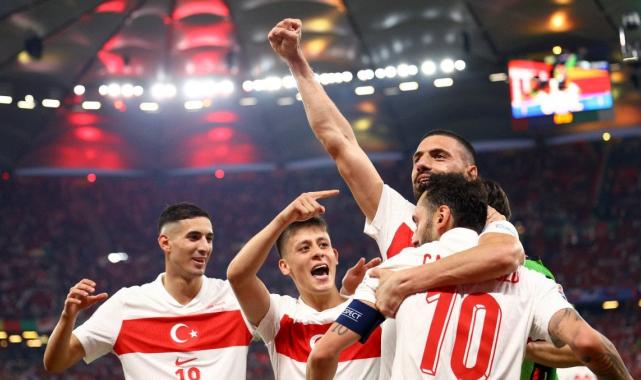 Hakan Çalhanoğlu'ndan müthiş gol! Çekya kalecisi çaresiz kaldı