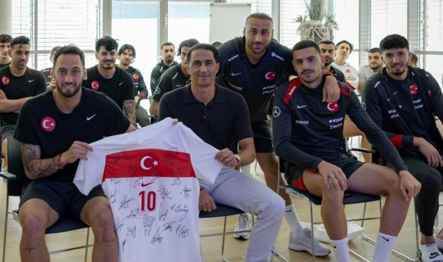 Hakem Serdar Gözübüyük'ten A Milli Takım'a sunum