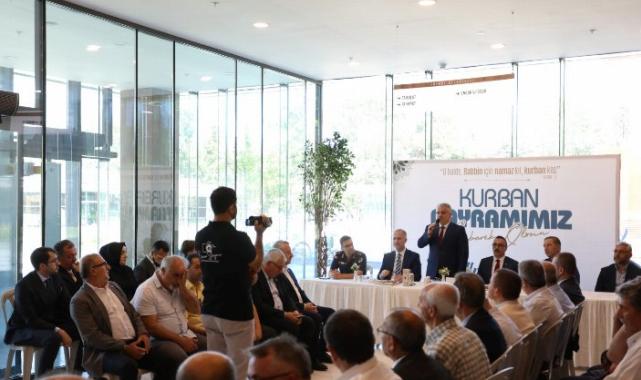 İnegöl'de vatandaşlar ve protokol bayramlaşma programında buluştu