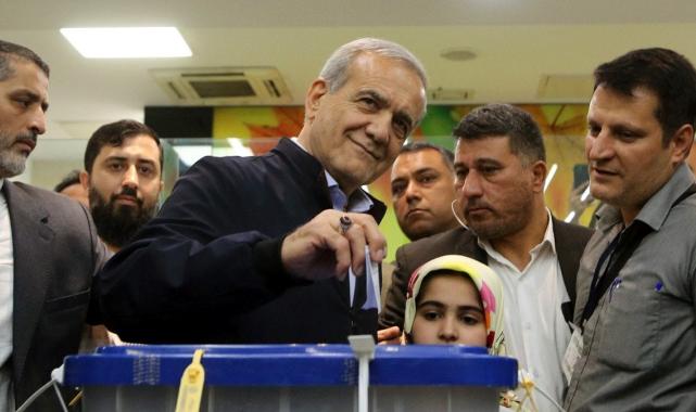 İran'daki cumhurbaşkanlığı seçimi: Reformist aday Pezeşkiyan önde