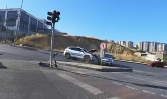 İstanbul'da trafik ekibi ile korsan taksi kavşakta çarpıştı: 3'ü polis, 2'si çocuk 6 kişi yaralandı