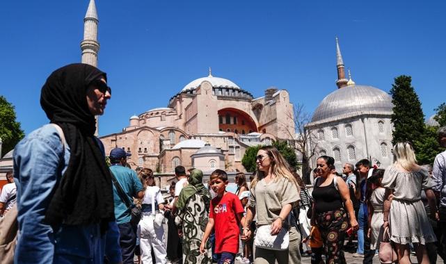 İstanbul'un tarihi ve turistik yerlerinde bayram yoğunluğu