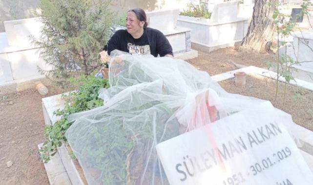 İzmir'de en acı doğum günü: Öldürülen kızının mezarına pastayla gitti