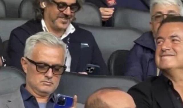 Jose Mourinho ve Fenerbahçe yönetimi, Türkiye - Portekiz maçını izledi